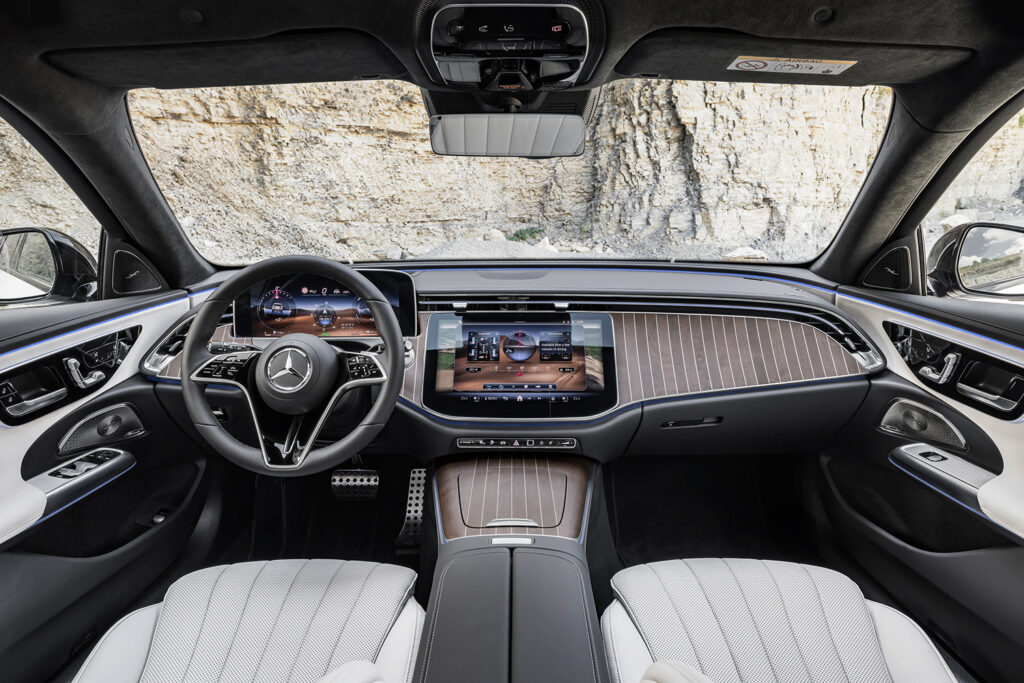Hypermade - Magazine -Mobile -Mercedes All-Terrain interior view