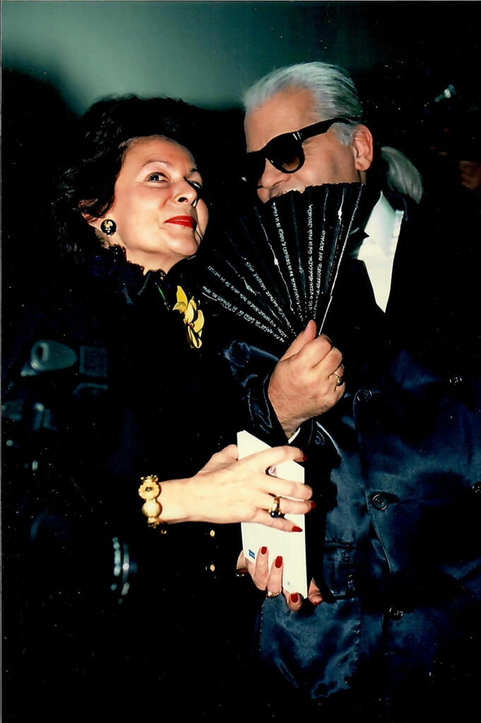Marietta Andreae & Karl Lagerfeld bei der PARADE in Frankfurt, Dezember 1995
 Foto: Hartwig Valdmanis