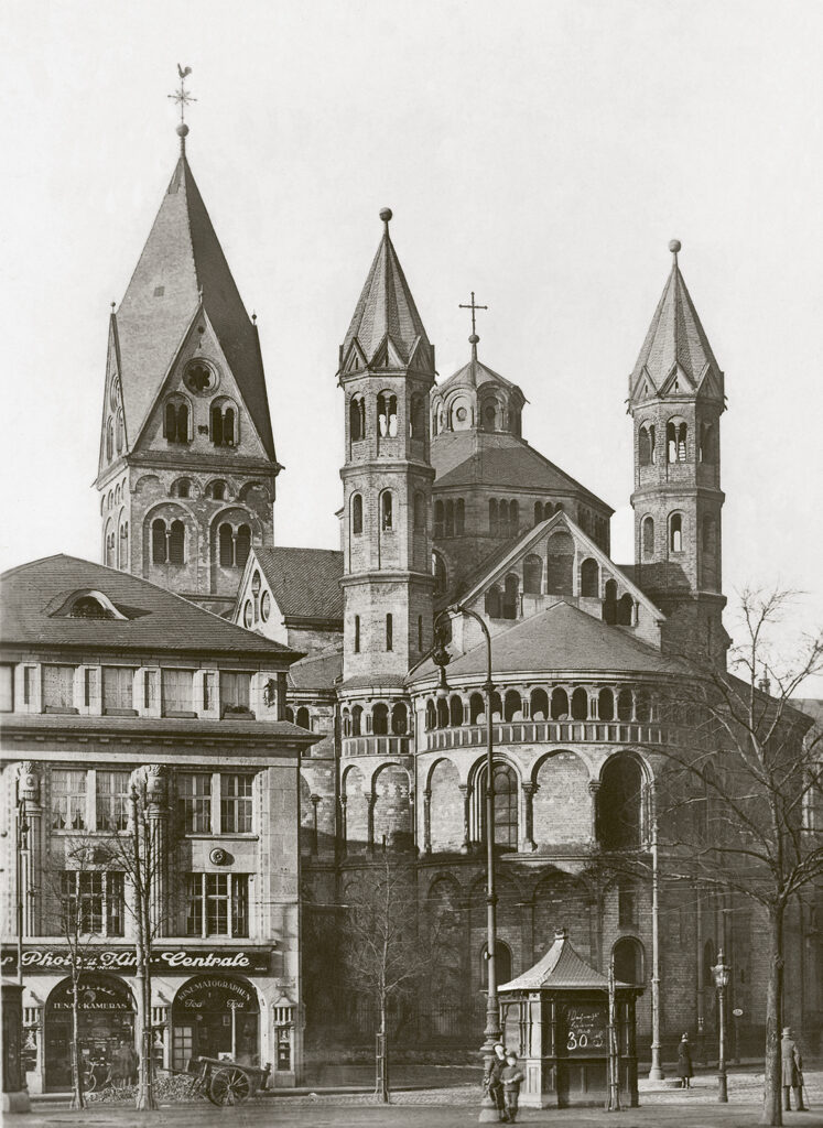 Vue sur St. Aposteln depuis le Neumarkt, vers 1930
© Kölner Fotoarchiv