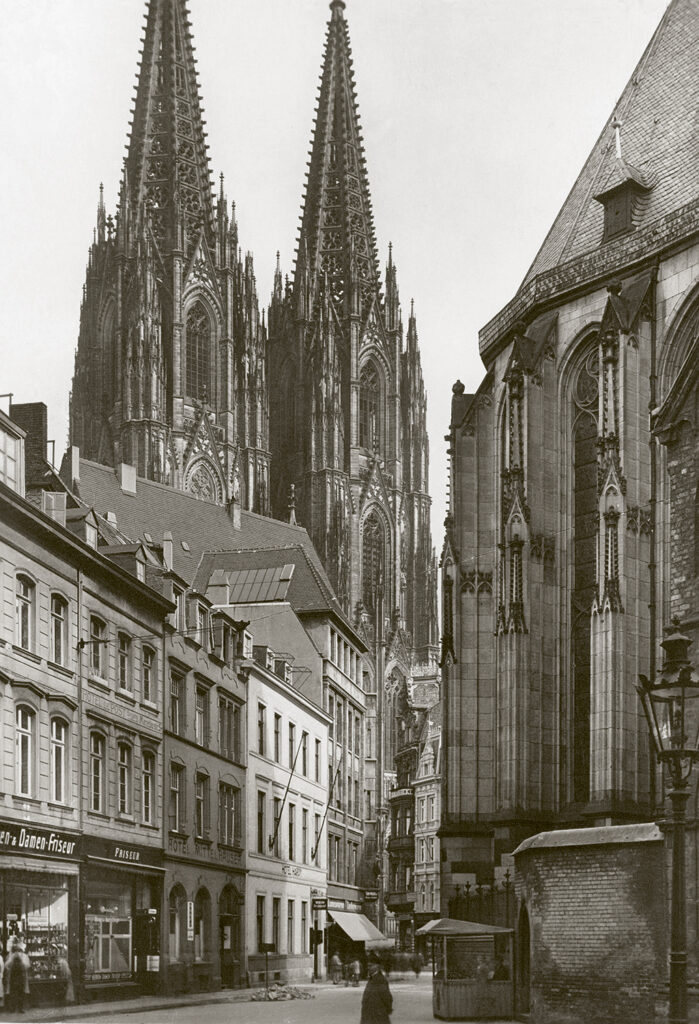 Cathédrale et Saint-André (à droite), vers 1930
© Kölner Fotoarchiv